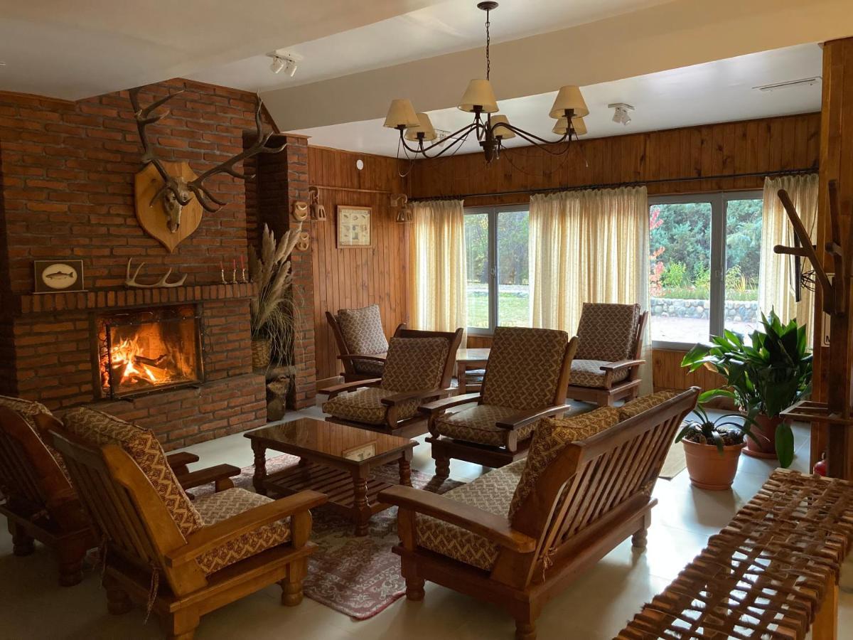 Estancia Quillen Lodge - Hosteria Aluminé エクステリア 写真