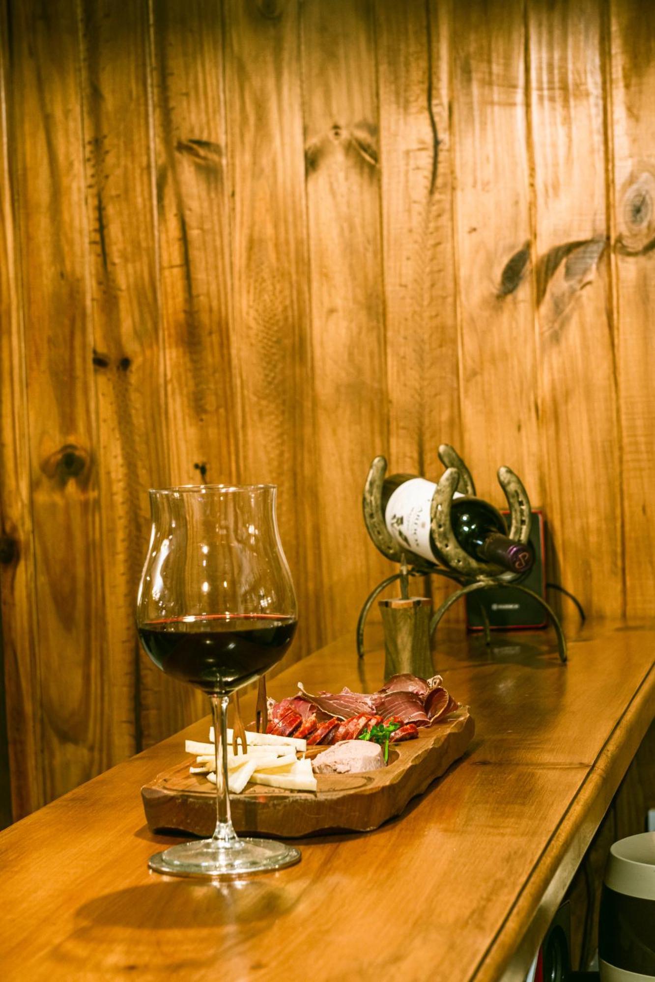 Estancia Quillen Lodge - Hosteria Aluminé エクステリア 写真